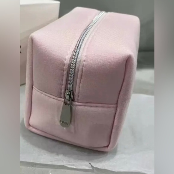DIOR Baby Pink Makeup Bag - Picture 3 of 6